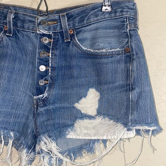 Levi’s 501 cut offs - Picture 3 of 7